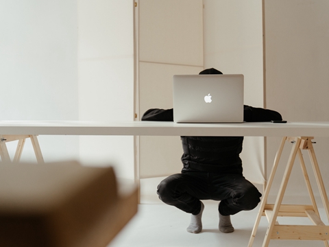 2025年香港開戶指南：避坑一次成功！