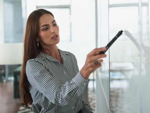 2025年迪拜銀行開(kāi)戶指南：流程、賬戶類型與銀行對(duì)比