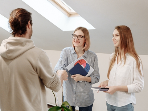 2025美國個人銀行開戶指南：BOA、華美、國泰、匯豐深度解析